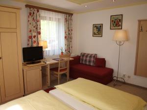 Telewizja i/lub zestaw kina domowego w obiekcie Hotel-Restaurant Burgblick