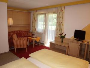 Telewizja i/lub zestaw kina domowego w obiekcie Hotel-Restaurant Burgblick