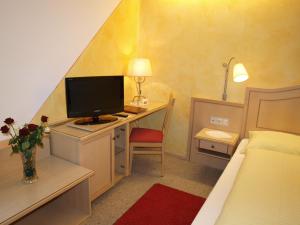 Telewizja i/lub zestaw kina domowego w obiekcie Hotel-Restaurant Burgblick