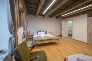A bed or beds in a room at Barbakan
