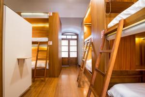 Letto o letti in una camera di Viajero Quito Hostel