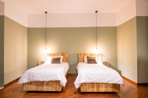 Letto o letti in una camera di Viajero Quito Hostel