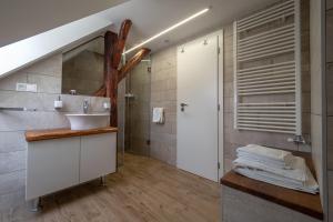 A bathroom at Barbakan