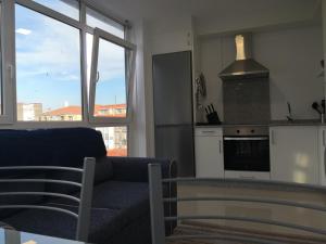 Kuchyňa alebo kuchynka v ubytovaní Apartamento en Ribeira(centro) 1*planta