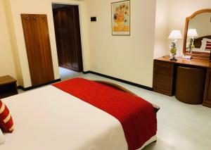 A bed or beds in a room at Albergo Italia
