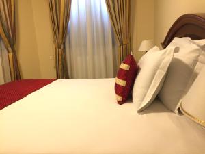 A bed or beds in a room at Albergo Italia