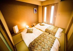 a hotel room with two beds and a window at Kyoto - House / Vacation STAY 3816 in Kyoto