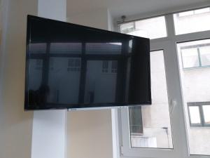 Televízia a/alebo spoločenská miestnosť v ubytovaní Apartamento en Ribeira(centro) 1*planta