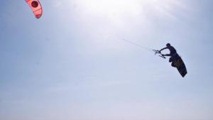 a man is kite surfing in the sky at Caju Bangalôs in Ponta do Anel