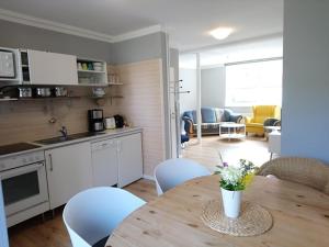 a kitchen and dining room with a table and chairs at Ferienwohnung am Strandweg in Hohwacht