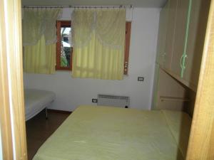 a small bedroom with two beds and a window at due passi dal mare in San Benedetto del Tronto