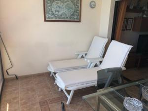 Malibu Playa Apartamento的休息区