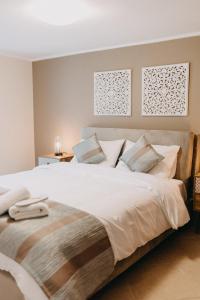 Giường trong phòng chung tại Best House, Central Luxury Apartment, Agiou Nikolaou, Patra