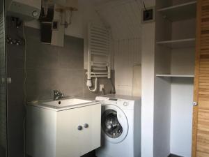a laundry room with a washing machine and a sink at BIG CALM APART HOTEL 15min WARSAW 6pers WiFi Fireplace Garden Grill in Warsaw