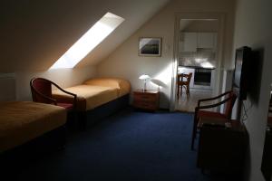 Rúm í herbergi á Főnix Hotel