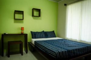 Postel nebo postele na pokoji v ubytování Hotel Colores del Arenal