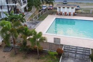 Pemandangan kolam renang di 409 El Montalvo Bldg San Jose Residencias atau berdekatan