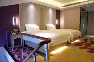 Säng eller sängar i ett rum på Lavande Hotel (Yichun Wanzai Ancient Town)