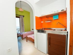 Kitchen o kitchenette sa Melas Apartments