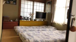 Takeuchi Goya客房内的一张或多张床位
