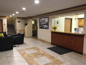 Kuchyň nebo kuchyňský kout v ubytování Super 8 by Wyndham Salmon Arm + 32 fotografií