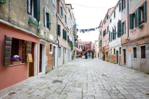 an empty street in an old town with buildings at Biennale 1215 in Venice