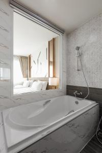 Postel nebo postele na pokoji v ubytování The 8 Hotel Udonthani