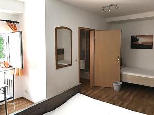 Postel nebo postele na pokoji v ubytování Pension Zentrum Riesa
