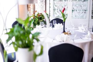 Restauracja lub miejsce do jedzenia w obiekcie Hotel Luxor