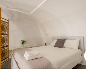 Posteľ alebo postele v izbe v ubytovaní CosyHomeSuite Napoli