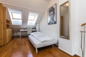 Posteľ alebo postele v izbe v ubytovaní Attic Apartment by Wenceslas Square