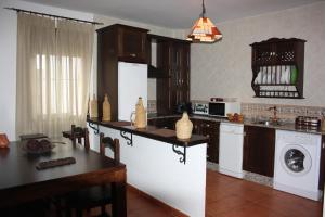 Kuchyň nebo kuchyňský kout v ubytování Vivienda Rural Casablanca - Wifi