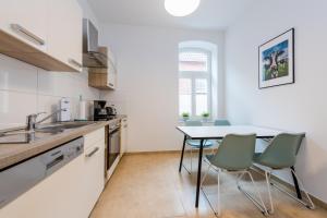 a kitchen with a table and chairs in a room at Leer Innenstadt 1 in Leer