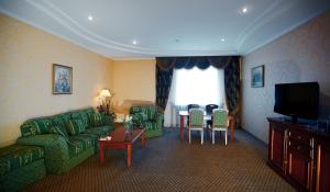 TV a/nebo společenská místnost v ubytování Park Hotel Berezka