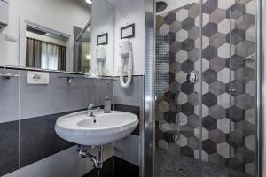 A bathroom at Blu Notte Guest House