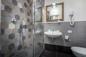 A bathroom at Blu Notte Guest House