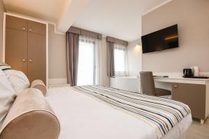 Televízia a/alebo spoločenská miestnosť v ubytovaní Hotel Oliveto