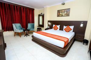 Postel nebo postele na pokoji v ubytování Hotel Jaisingh Palace