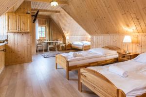 Posteľ alebo postele v izbe v ubytovaní udanypobyt Apartamenty Przy Lesie 2
