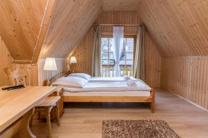 Posteľ alebo postele v izbe v ubytovaní udanypobyt Apartamenty Przy Lesie 2