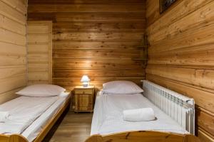 Posteľ alebo postele v izbe v ubytovaní udanypobyt Apartamenty Przy Lesie 2