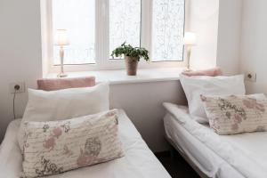Postel nebo postele na pokoji v ubytování Happy Inn