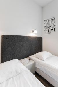 Postel nebo postele na pokoji v ubytování Happy Inn