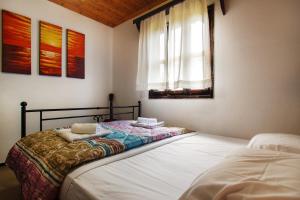 A bed or beds in a room at Villa Achilleas