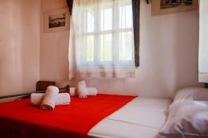 A bed or beds in a room at Villa Achilleas