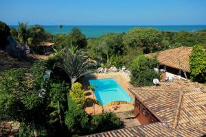 an aerial view of a house with a swimming pool at Pousada do Marujo in Rio das Ostras