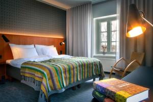 Voodi või voodid majutusasutuse Hotel Lasaretti toas
