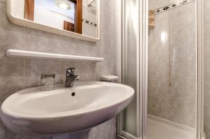 A bathroom at Hotel Ariel Silva