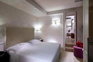 Кровать или кровати в номере The Ashbee Hotel