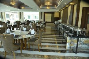 Restaurace v ubytování Opulent by Udman Chhattarpur